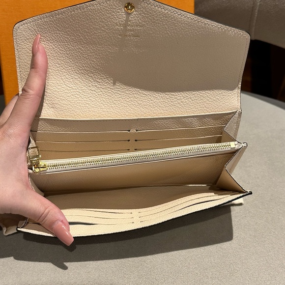 Beautiful Authentic Louis Vuitton Ivory Empreinte Sarah Long Wallet - Picture 8 of 12